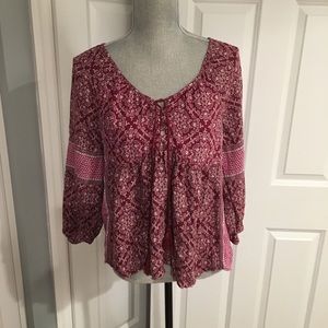 EUC American Eagle Boho peasant top Sz small lace up front elastic sleeve floral